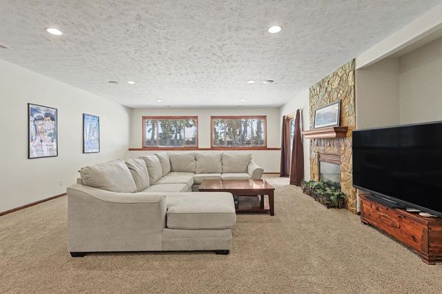 732 N Deerfield Cir, Andover, KS 67002