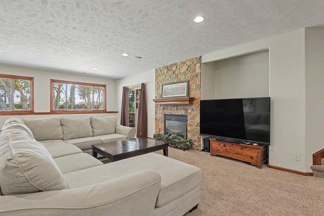 732 N Deerfield Cir, Andover, KS 67002