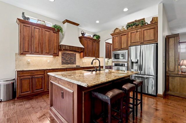 732 N Deerfield Cir, Andover, KS 67002