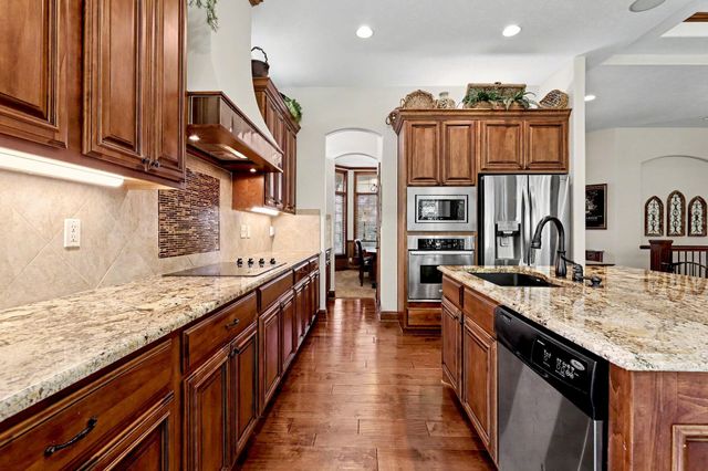 732 N Deerfield Cir, Andover, KS 67002