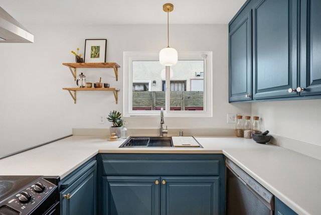 400 Harbor Light Rd, Alameda, CA 94501