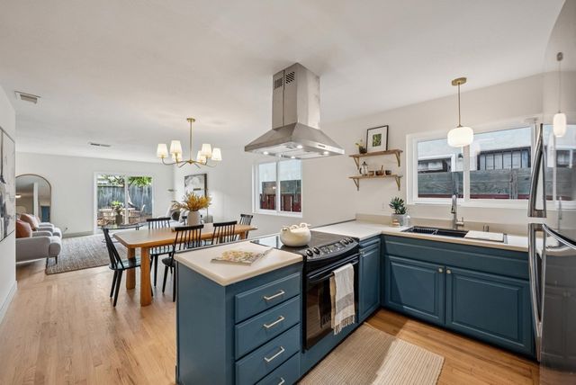 400 Harbor Light Rd, Alameda, CA 94501