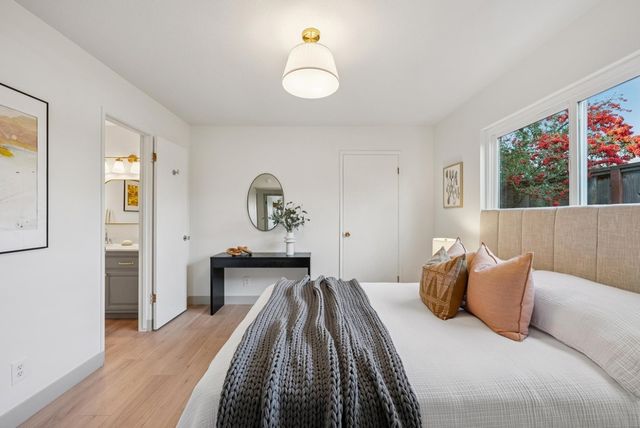 400 Harbor Light Rd, Alameda, CA 94501