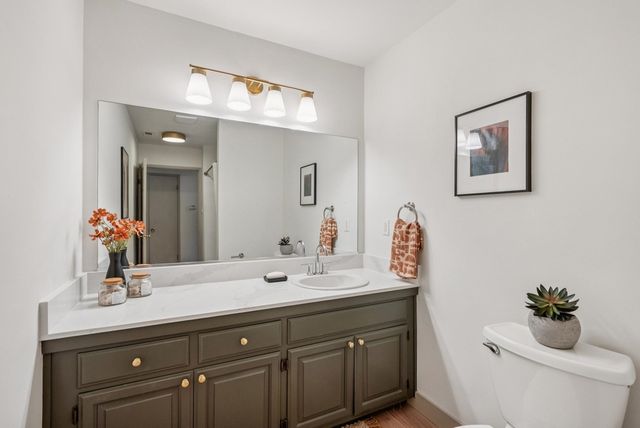 400 Harbor Light Rd, Alameda, CA 94501