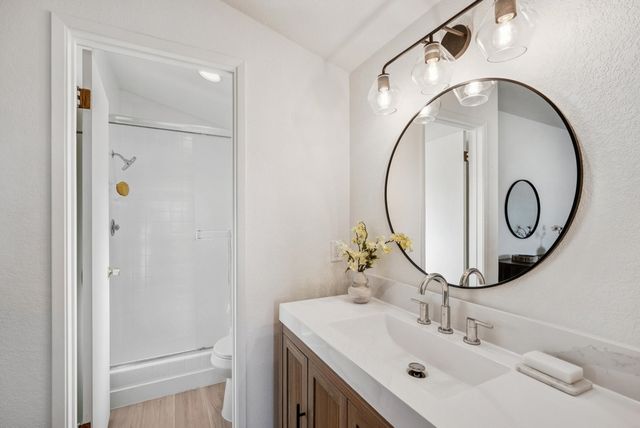 400 Harbor Light Rd, Alameda, CA 94501