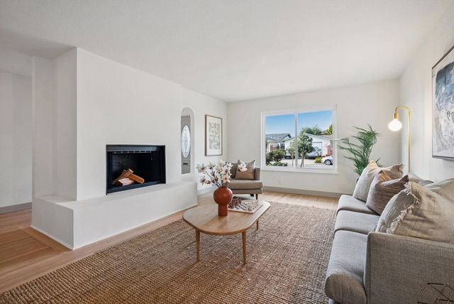 400 Harbor Light Rd, Alameda, CA 94501