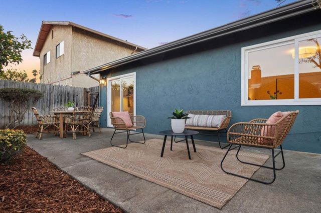 400 Harbor Light Rd, Alameda, CA 94501