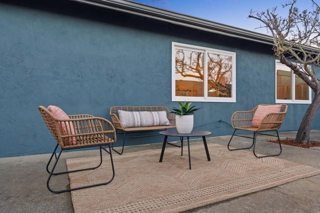 400 Harbor Light Rd, Alameda, CA 94501