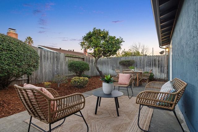 400 Harbor Light Rd, Alameda, CA 94501