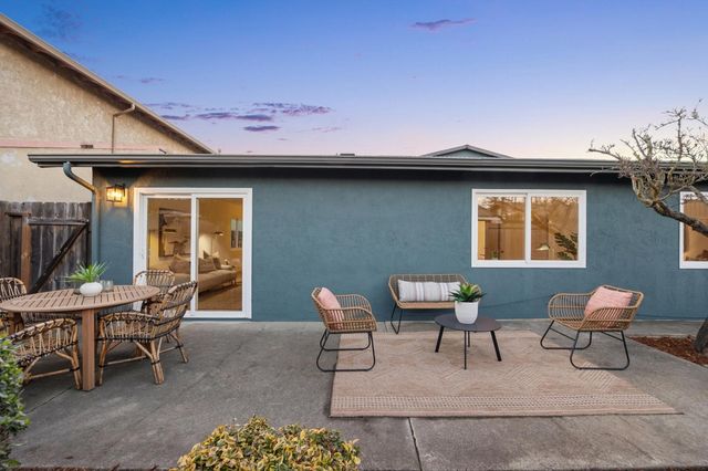 400 Harbor Light Rd, Alameda, CA 94501