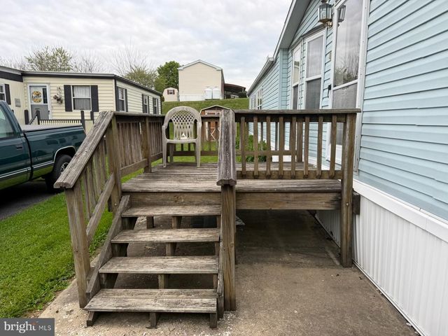 126 RIDGEWOOD MNR, Manheim, PA 17545