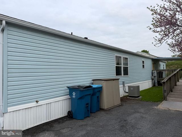 126 RIDGEWOOD MNR, Manheim, PA 17545