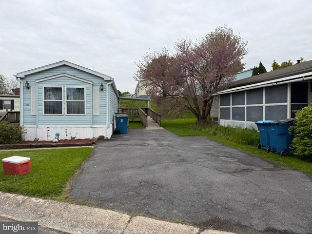 126 RIDGEWOOD MNR, Manheim, PA 17545