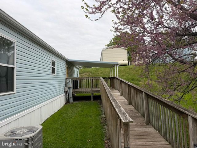 126 RIDGEWOOD MNR, Manheim, PA 17545