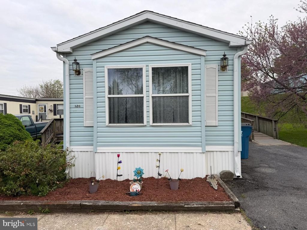 126 RIDGEWOOD MNR, Manheim, PA 17545