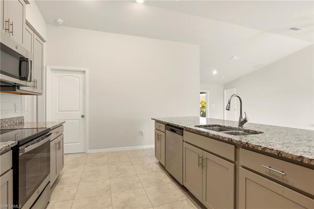 3600 NE 20th PL, Cape Coral, FL 33909