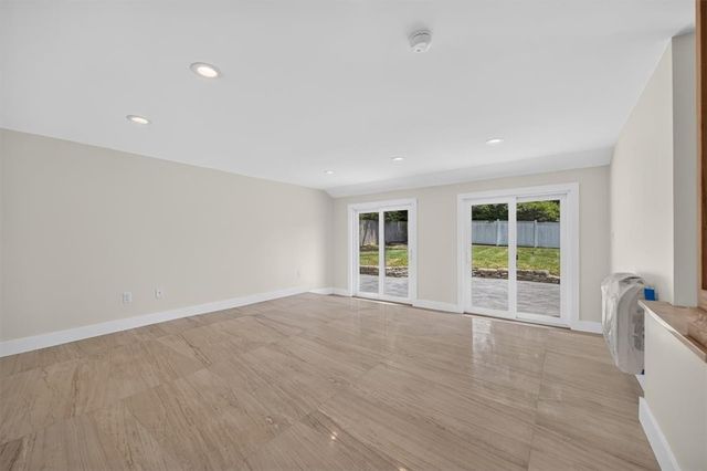61 Applegate Road, Cranston, RI 02920