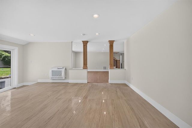 61 Applegate Road, Cranston, RI 02920