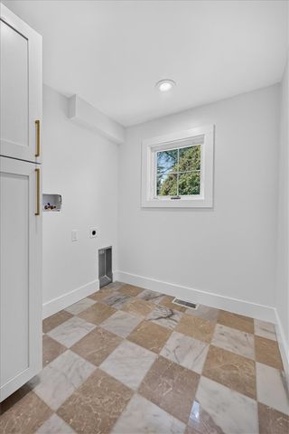 61 Applegate Road, Cranston, RI 02920