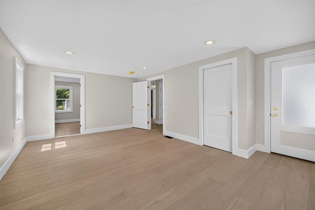 61 Applegate Road, Cranston, RI 02920