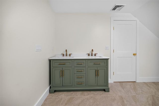 61 Applegate Road, Cranston, RI 02920