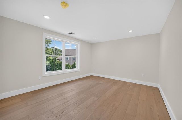 61 Applegate Road, Cranston, RI 02920