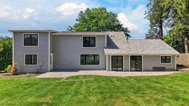 61 Applegate Road, Cranston, RI 02920