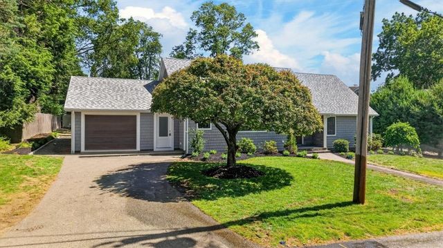 61 Applegate Road, Cranston, RI 02920