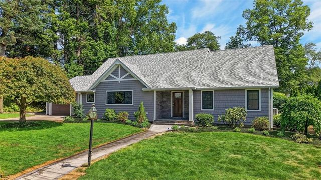 61 Applegate Road, Cranston, RI 02920