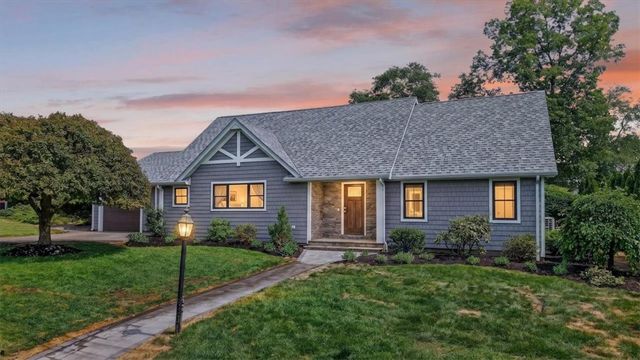 61 Applegate Road, Cranston, RI 02920