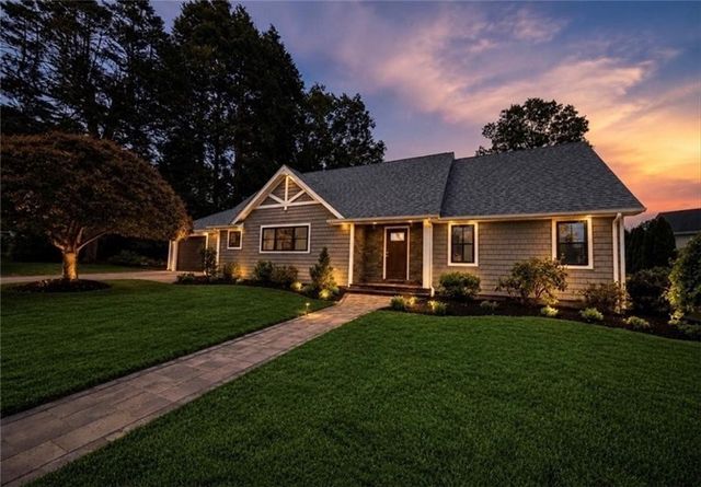 61 Applegate Road, Cranston, RI 02920