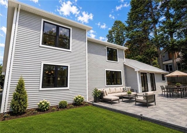 61 Applegate Road, Cranston, RI 02920