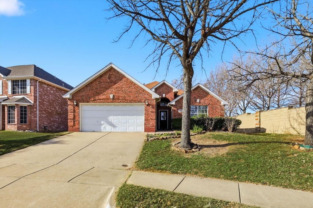 5403 Lavaca Road, Grand Prairie, TX 75052 — exterior