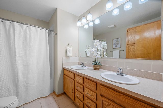 6907 W Garden Ridge Ct, Wichita, KS 67205
