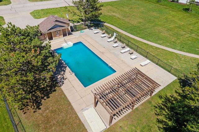 6907 W Garden Ridge Ct, Wichita, KS 67205