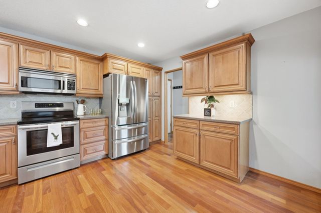 6907 W Garden Ridge Ct, Wichita, KS 67205