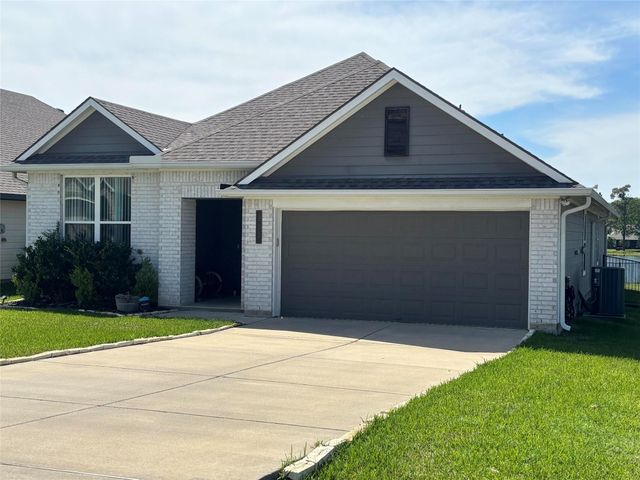 311 Shoreview Drive, Conroe, TX 77303