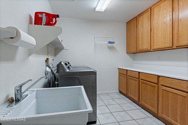 1821 W Desert Highlands Drive, Tucson, AZ 85737