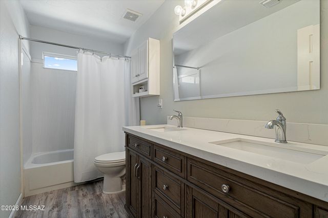 1821 W Desert Highlands Drive, Tucson, AZ 85737