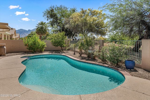 1821 W Desert Highlands Drive, Tucson, AZ 85737