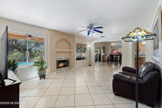 1821 W Desert Highlands Drive, Tucson, AZ 85737