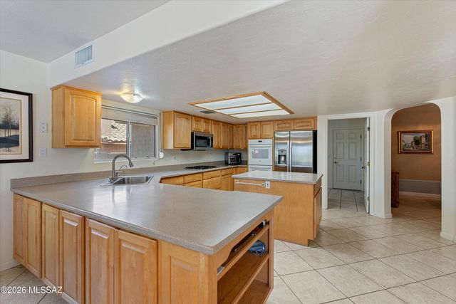 1821 W Desert Highlands Drive, Tucson, AZ 85737