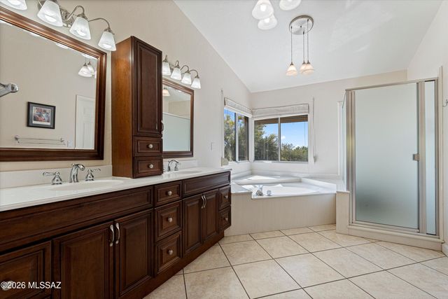 1821 W Desert Highlands Drive, Tucson, AZ 85737