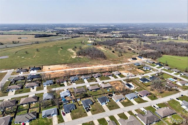 2100 Emmy Avenue, Lebanon, MO 65536