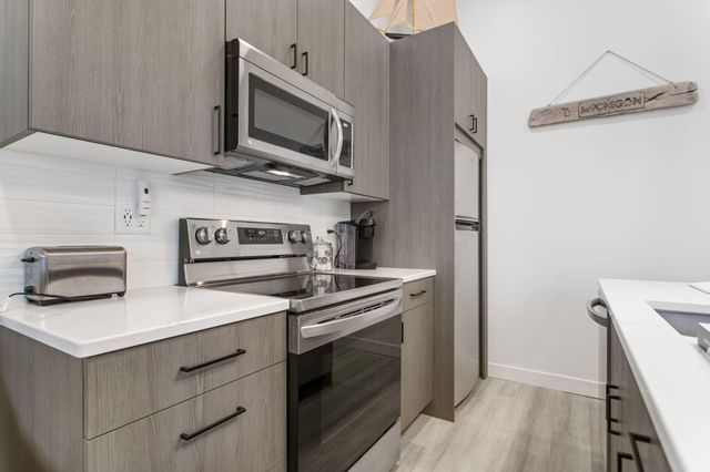 532 Dyckman Avenue 17, South Haven, MI 49090