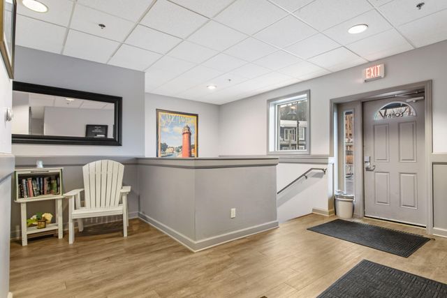 532 Dyckman Avenue 17, South Haven, MI 49090