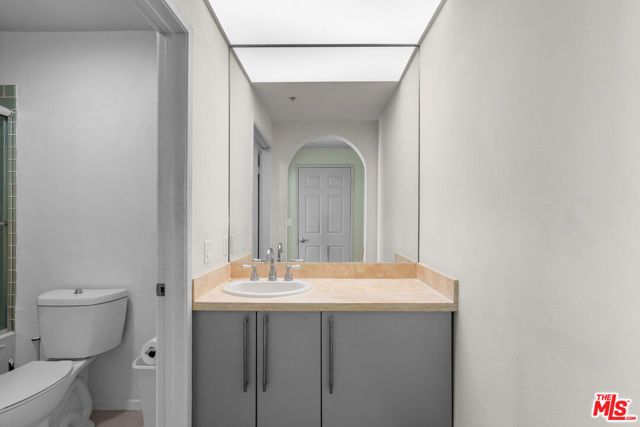 620 S Gramercy Place 222, Los Angeles, CA 90005