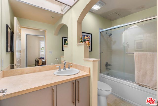 620 S Gramercy Place 222, Los Angeles, CA 90005