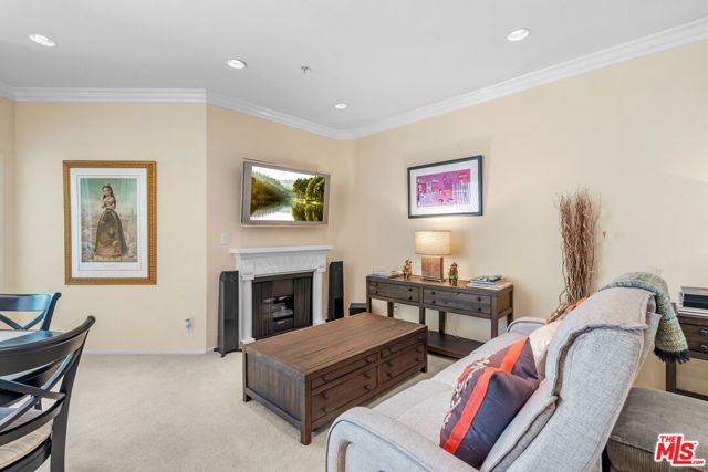 620 S Gramercy Place 222, Los Angeles, CA 90005