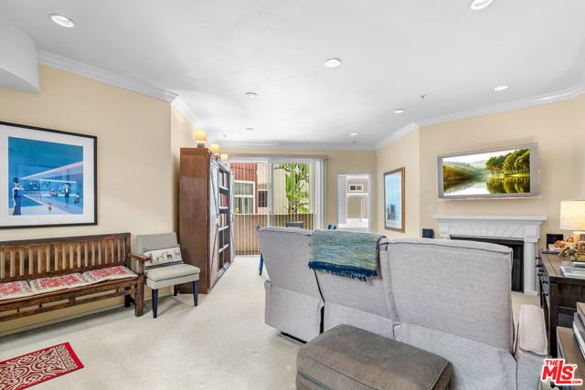 620 S Gramercy Place 222, Los Angeles, CA 90005
